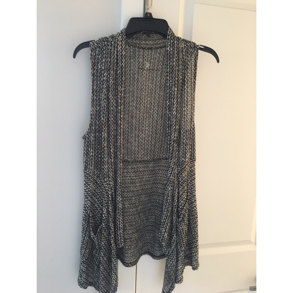 Sleeveless cardigan